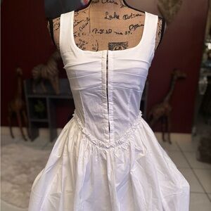 Elegant White Sleeveless Mini Dress